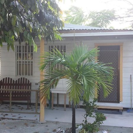 Jaguar Morning Star Hotel Caye Corker Buitenkant foto